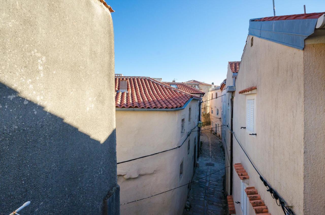 Under Ancient Roofs Vrbnik Exterior foto