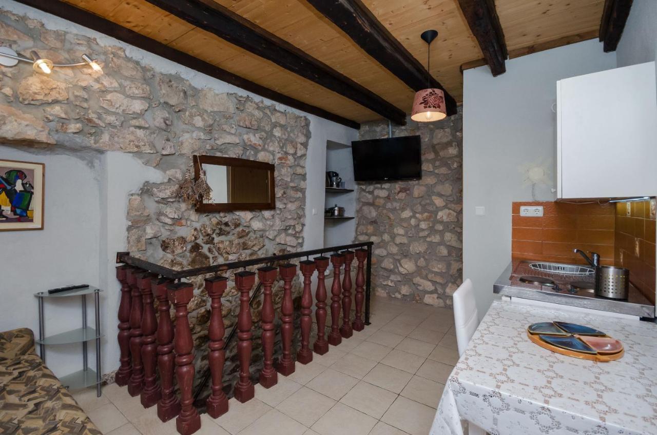 Under Ancient Roofs Vrbnik Exterior foto